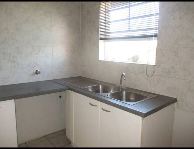 2 BEDROOM TOWNHOUSE FOR SALE IN BASSONIA